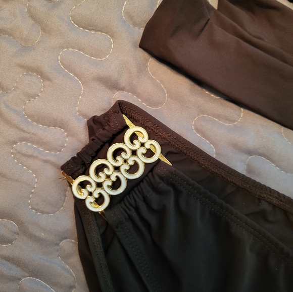 Tara Grinna Black Halter Top Bikini w/Removable Pads, Top Size D, Bottoms Sz. 10 - Picture 3 of 8